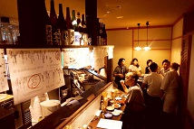 ねた作りからこだわるおでんと二八蕎麦を堪能 大阪 梅田に おでんと鴨蕎麦居酒屋 じんべえ がオープン 関西エリアの飲食店 レストラン トレンド を毎日配信するフードビジネスニュースサイト フードスタジアム 関西 フードスタジアム 関西