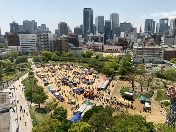 都心からほど近苦ながらも緑豊かな扇町公園。週末を中心に様々なイベントが開催されている