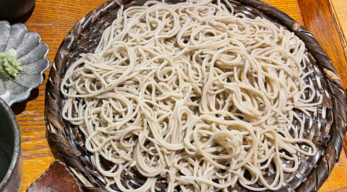 【神戸特集vol.5】元町「堂源」がつなぐ、師匠ゆずりの一杯。一人で打つ蕎麦に込めた覚悟。｜フードスタジアム関西