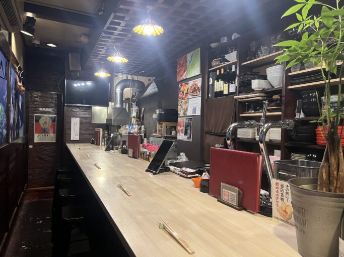 心斎橋、三津寺の隠れ家、『貝と海老そして蟹』オーナーシェフ・中村宏氏が歩んだ独立への道。目の前の一皿に込める「体験」という哲学。