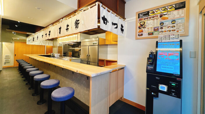 【神戸特集vol.13】三宮「かつ丼 吉兵衛」が届け続ける“活力”。父のレールの横に、自分のレールを引いて。