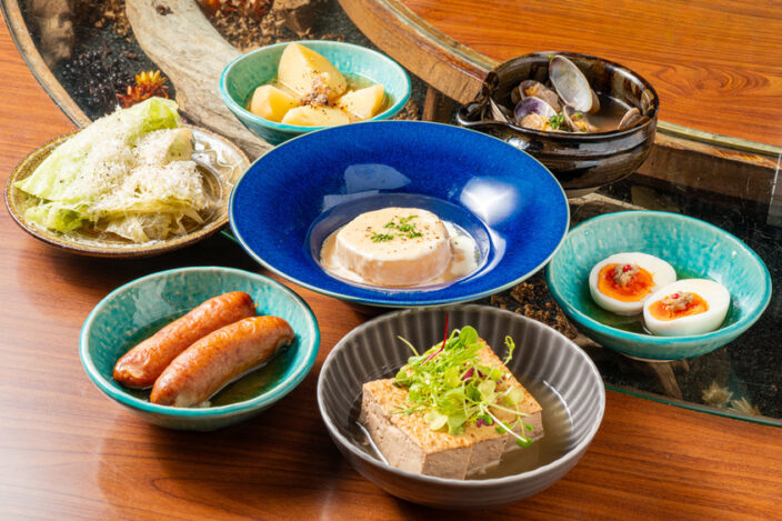 フースタ関西|生産者に寄り添い、串カツとおでんで人をつなぐ。東梅田の路地裏に生まれた、レトロで居心地のいい隠れ家「笠松」。